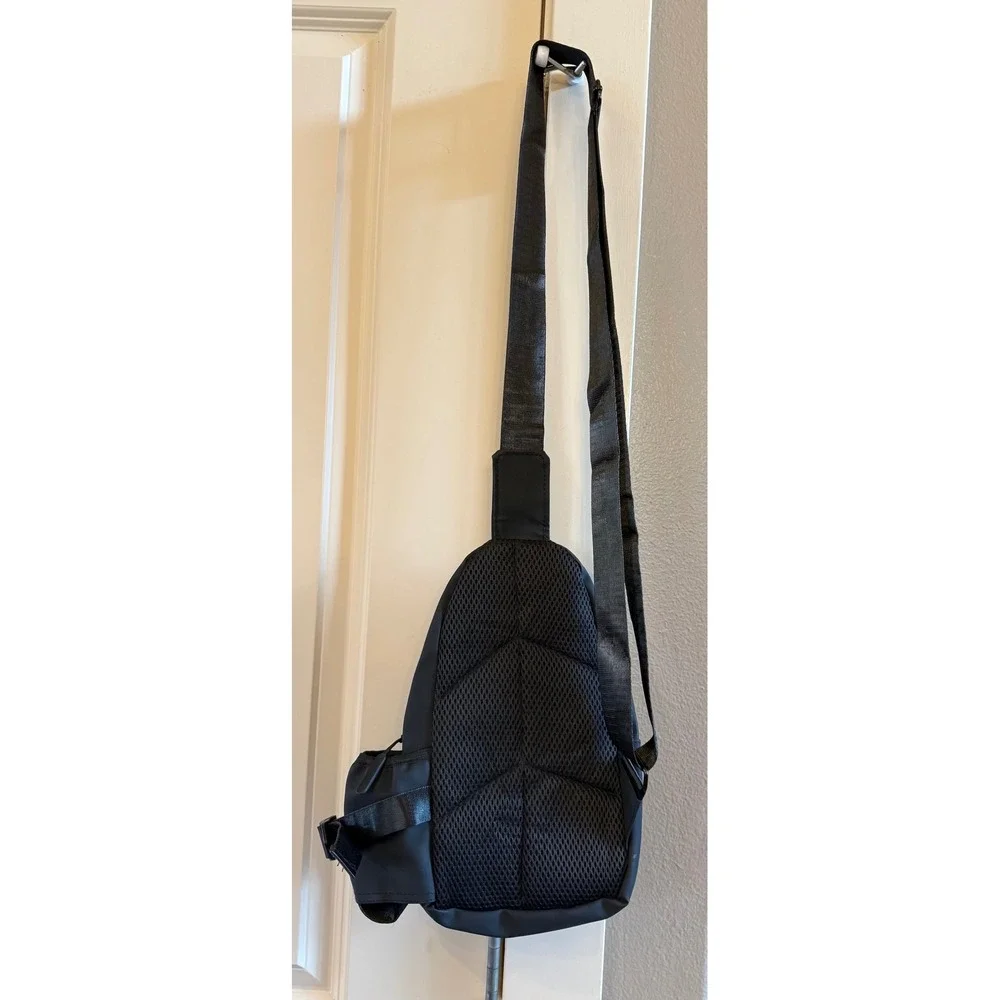 Duchamp London Black Sling Crossbody Unisex Bottle Holder Padded Travel Bag
